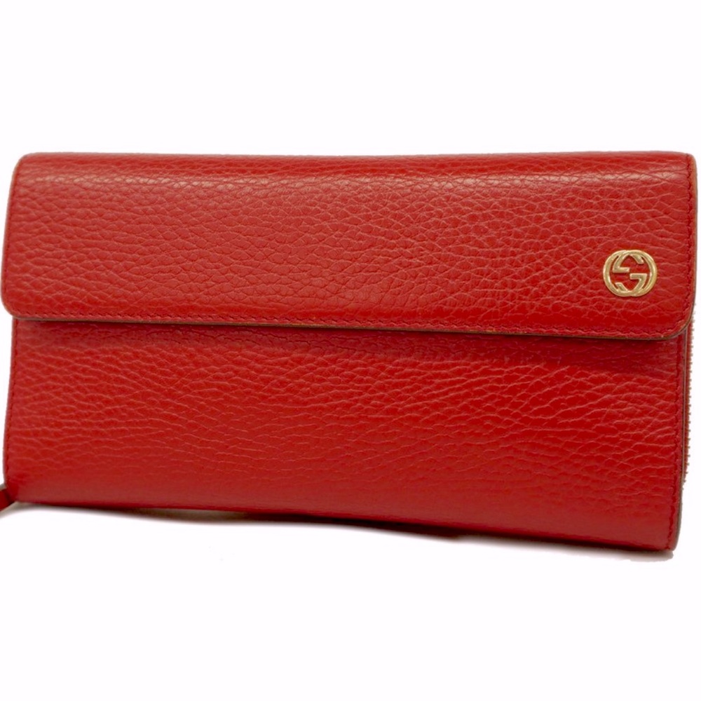 Gucci
GG Logo Pebbled Leather Continental Wallet Zip around 8” X 5”